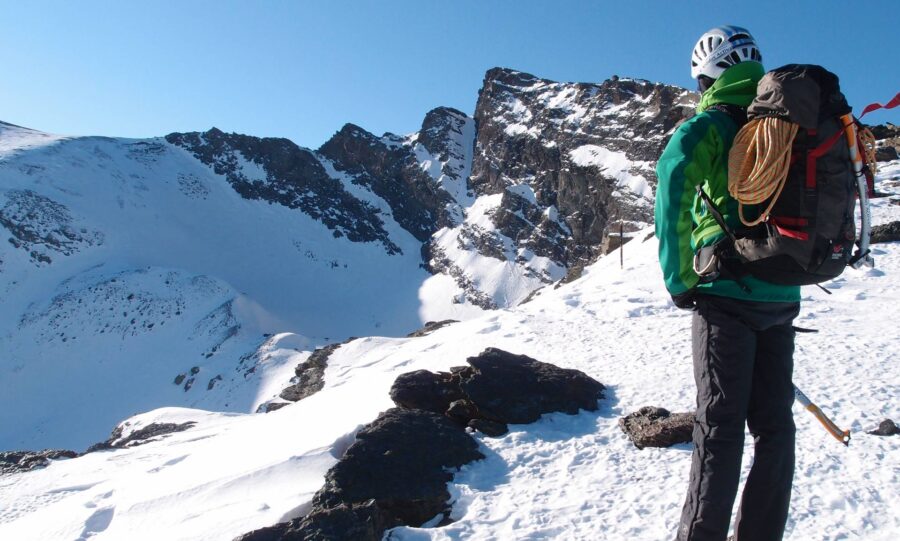 cursos de alpinismo iniciación en Sierra nevada 2024