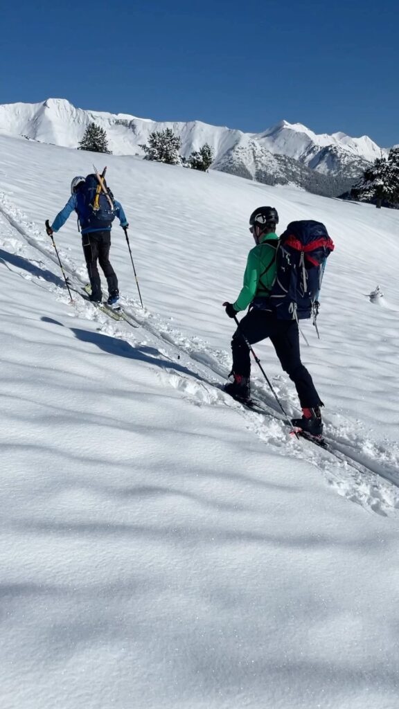 Cómo Empezar Esquí de Montaña en Sierra Nevada: Requisitos y Cursos