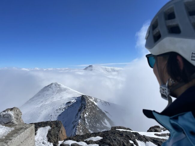 Ascensión al Mulhacén en Invierno: La Experiencia de Alpinismo Básico Guiado